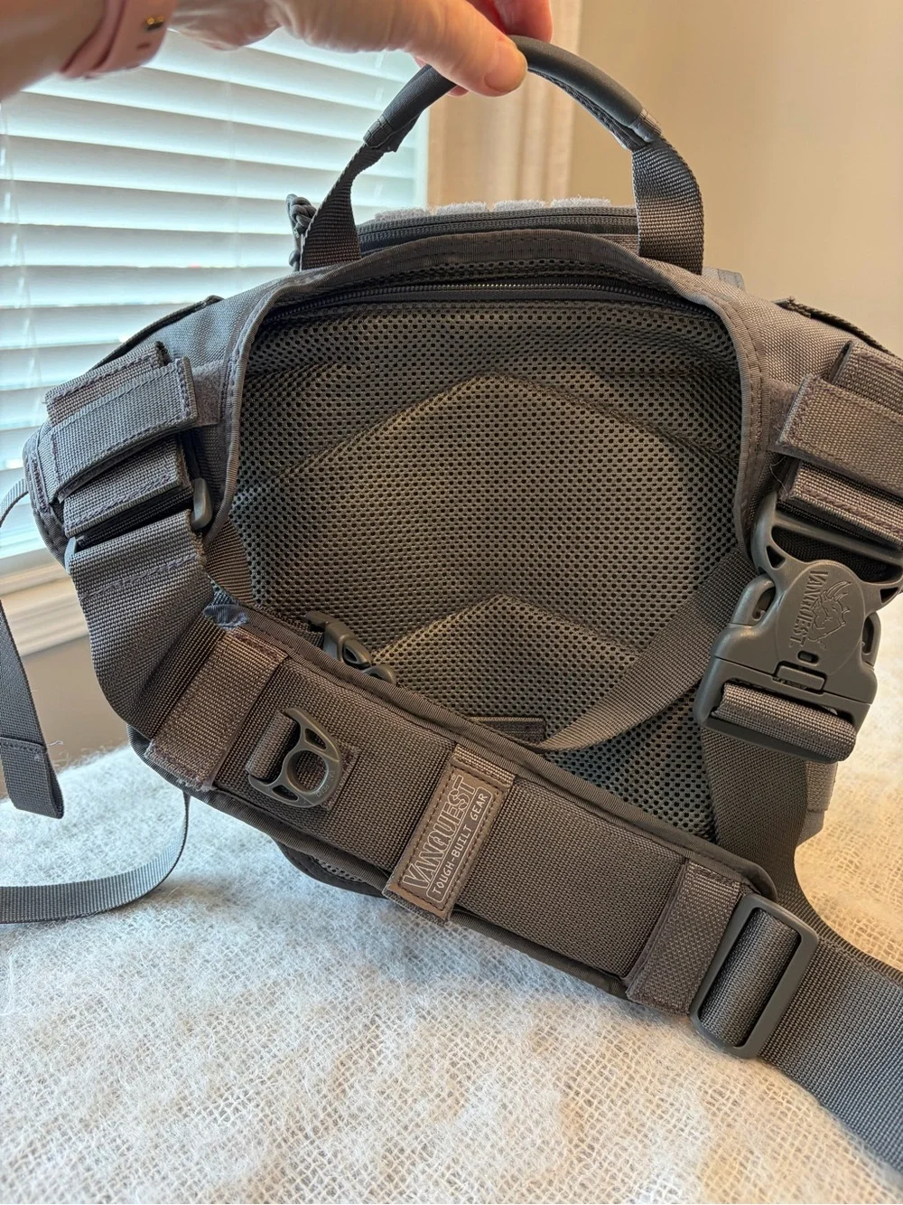 Vanquest Mobius gray 2.0 Sling/ Messenger / Tactical Bag- EUC